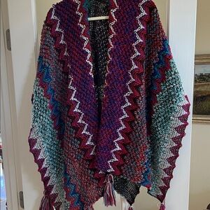 Woven poncho with tassels